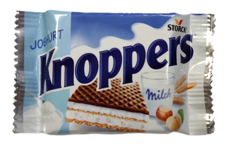 Knoppers Joghurt mit Haselnüssen, Schokolade und den beiden knusprigen Waffeln
